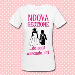 T-shirt donna Nuova gestione da oggi comanda lei!, idea regalo per  addio al nubilato!