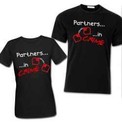 T-shirt di coppia lui e lei "Partners in crime" manette a forma di cuore, San Valentino, nere