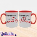 Set 2 tazze di coppia "Partners in crime" manette a forma di cuore, San Valentino, rosse