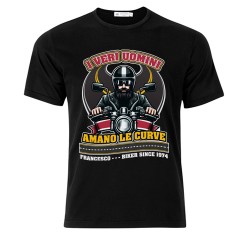 T-Shirt Maglietta Nera Uomo Biker! Uomini e curve! Personalizzata con nome e anno! Passione moto, motociclista, motocicletta!